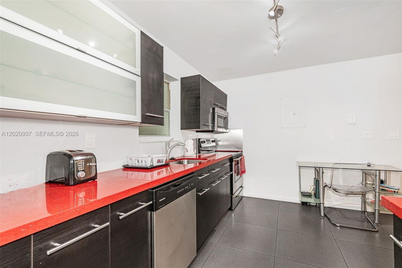 201 178th Dr, Unit 212, Sunny Isles Beach, FL 33160 Photo