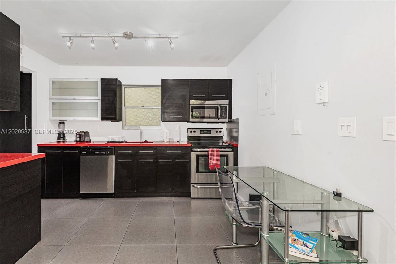 201 178th Dr, Unit 212, Sunny Isles Beach, FL 33160 Photo