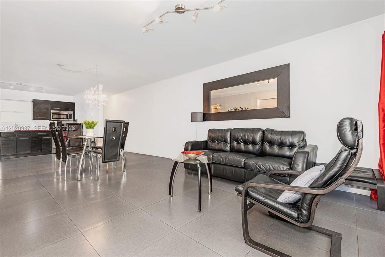 201 178th Dr, Unit 212, Sunny Isles Beach, FL 33160 Photo