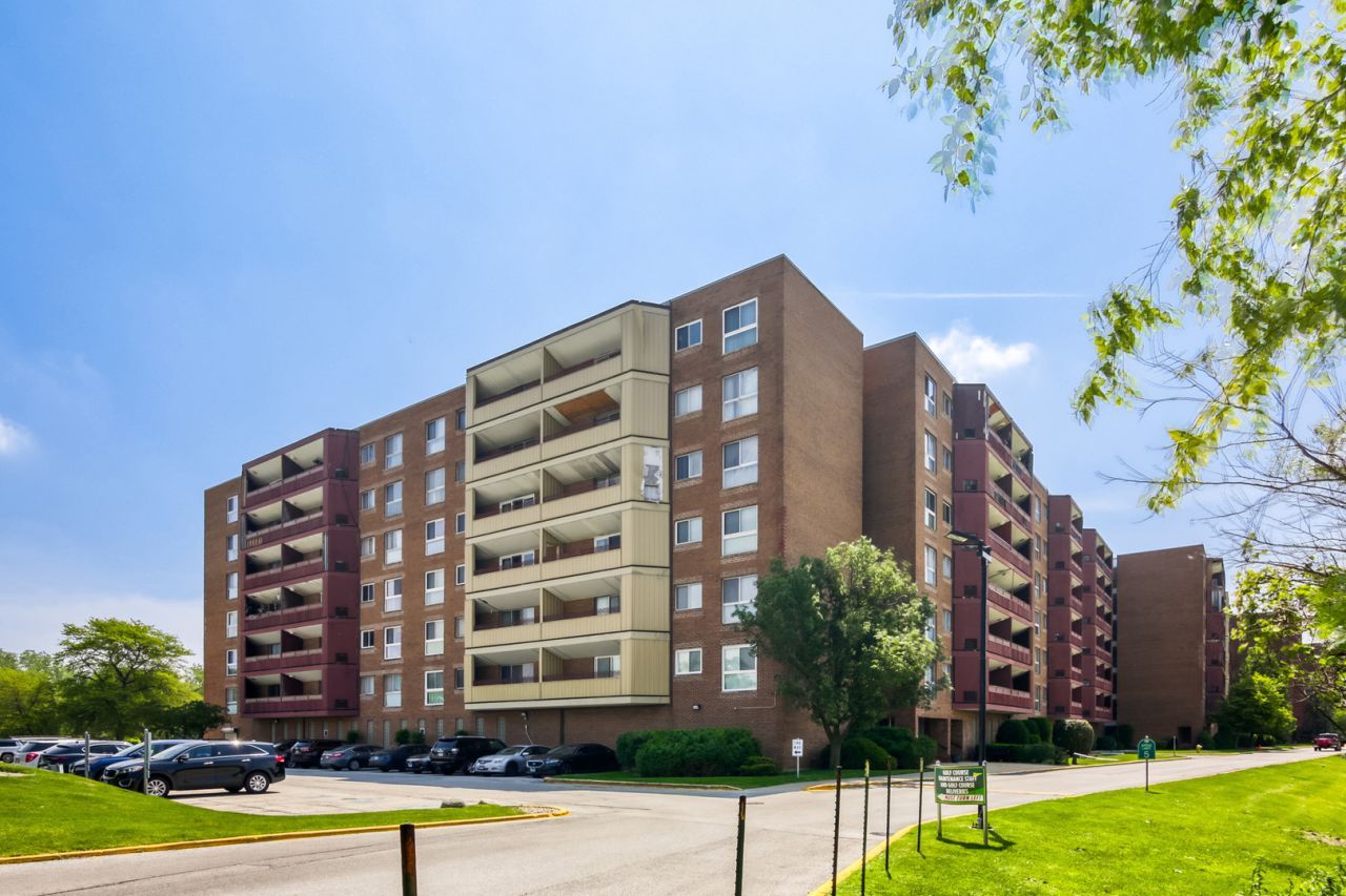 100 Park Avenue , Unit 410, Calumet City, IL 60409 Main Photo