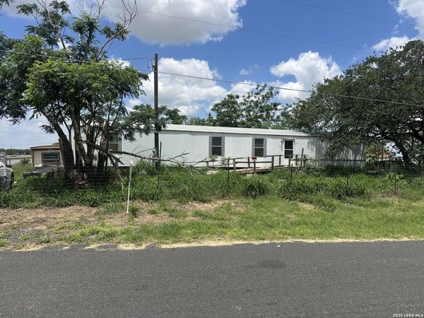 49 SUNDOWN LN, Poteet, TX 78065