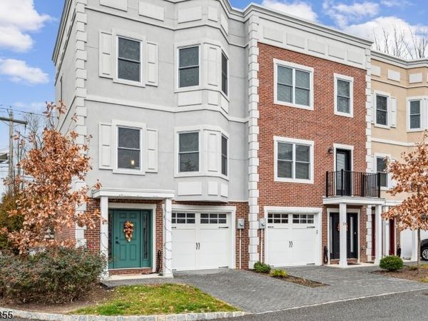 25 Stonybrook Cir, Unit 25, Fairfield, NJ 07004