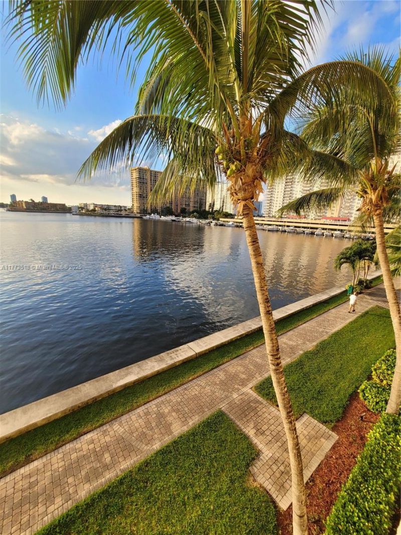 17100 N Bay Rd , Unit 1307, Sunny Isles Beach, FL 33160 Photo