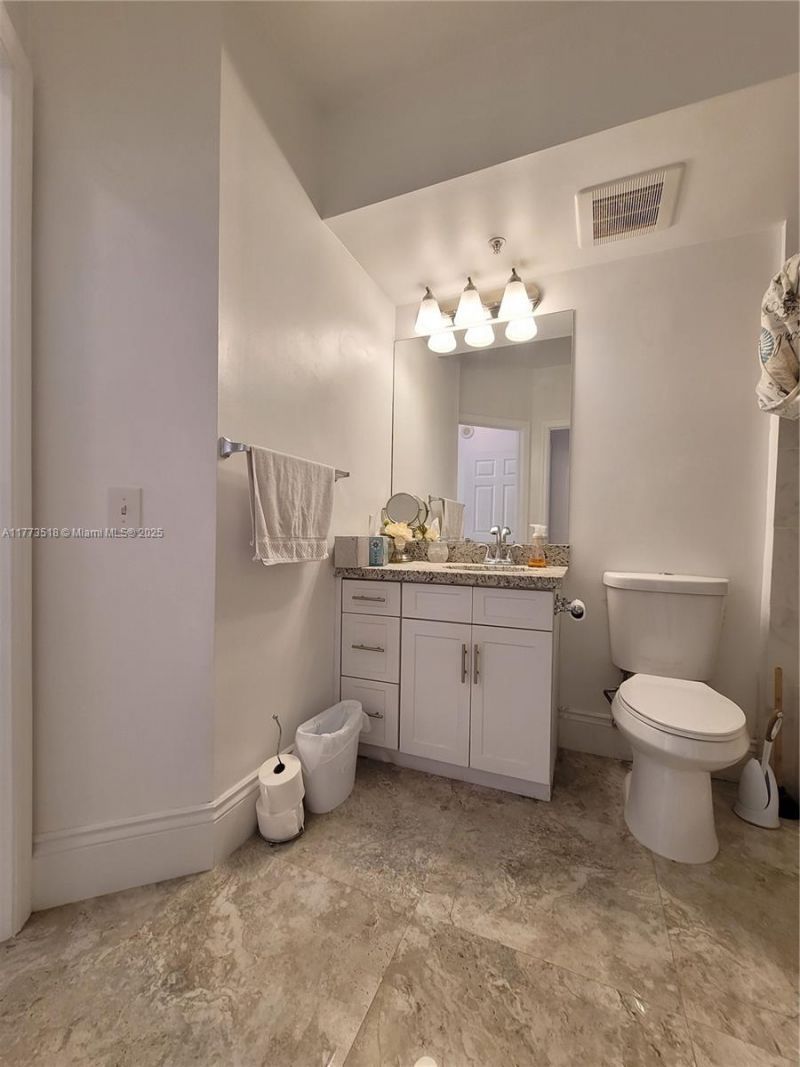 17100 N Bay Rd , Unit 1307, Sunny Isles Beach, FL 33160 Photo
