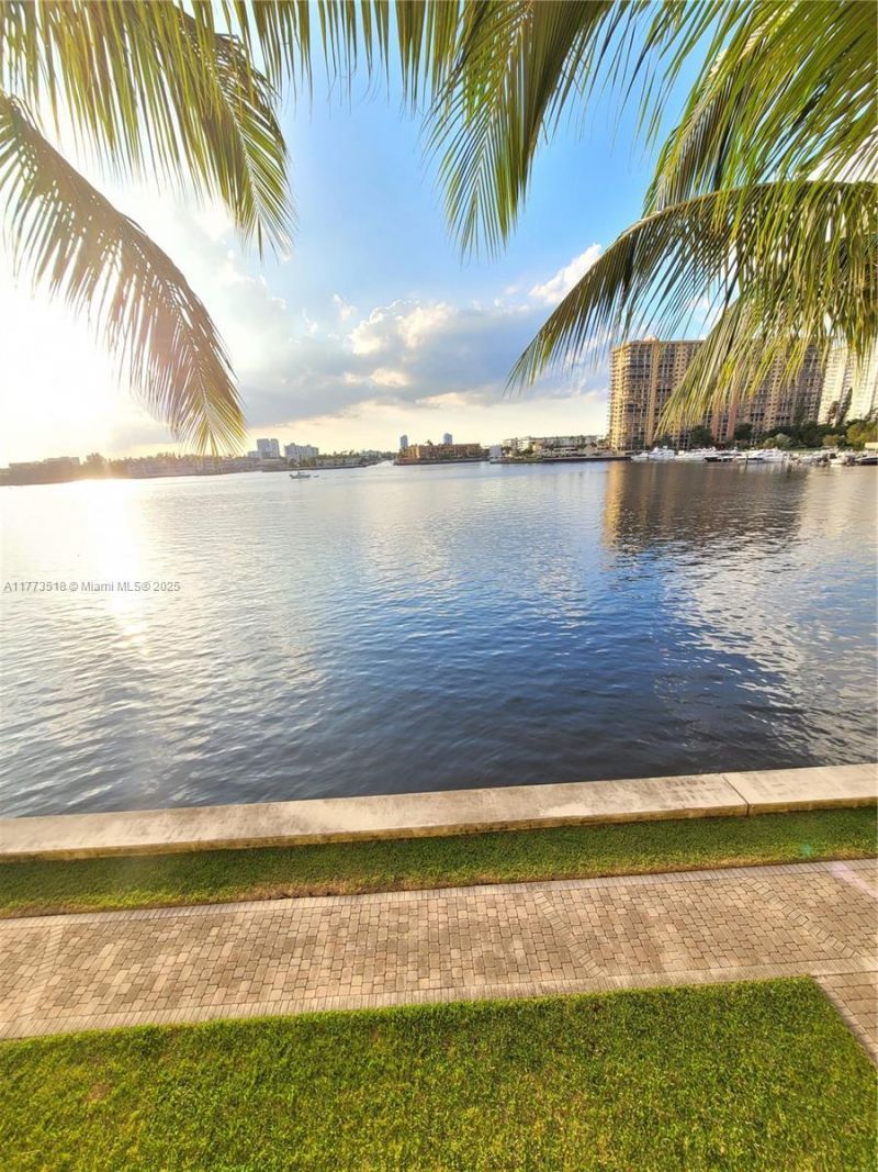 17100 N Bay Rd , Unit 1307, Sunny Isles Beach, FL 33160 Photo