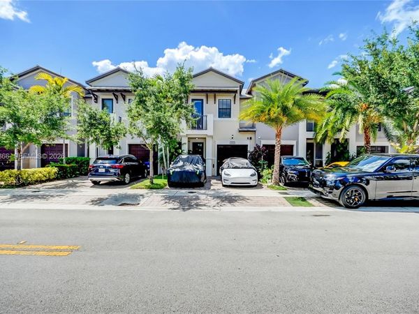 5820 NW 104th Ct , Doral, FL 33178