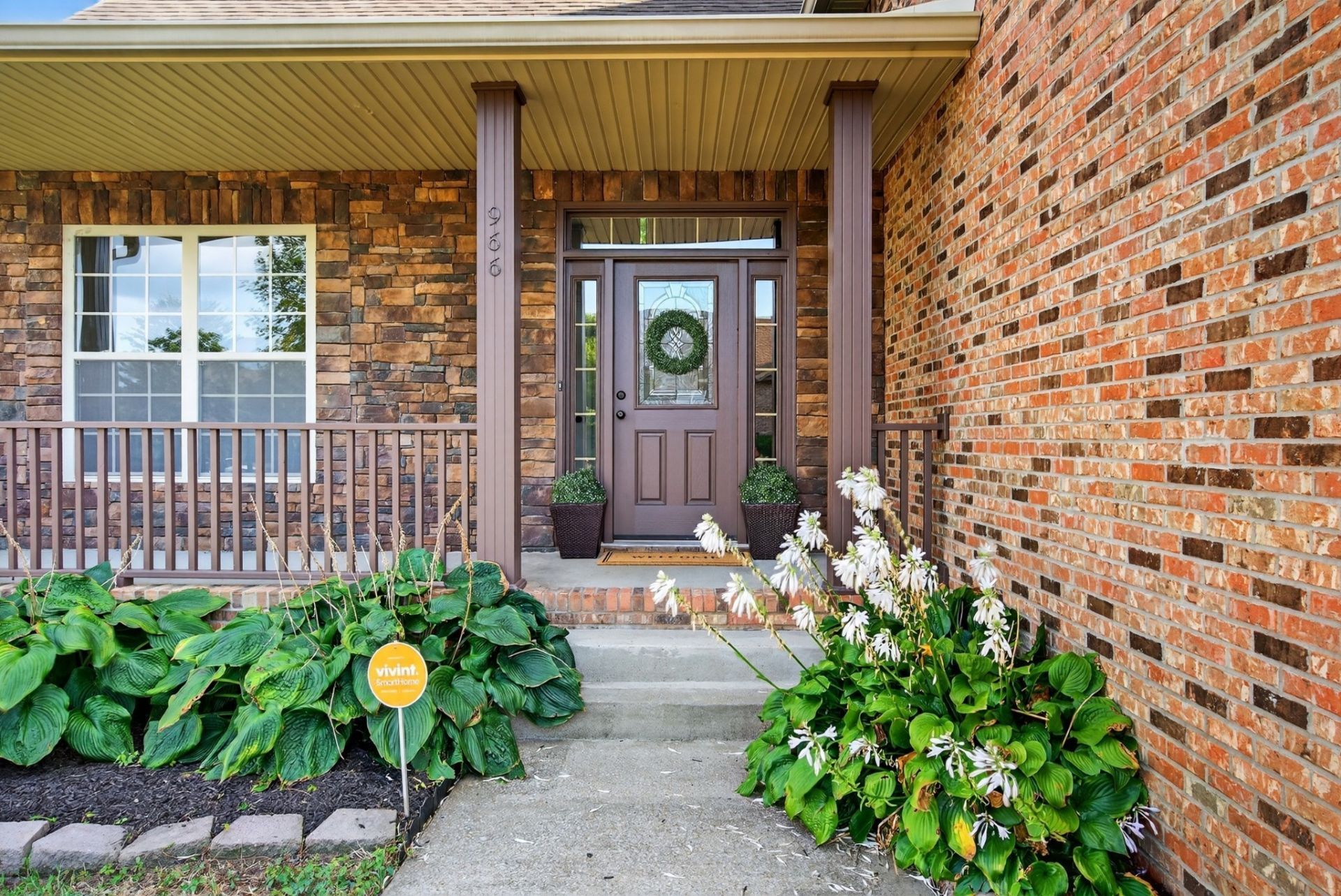 966 Willow Cir, Clarksville, TN 37043 Main Photo
