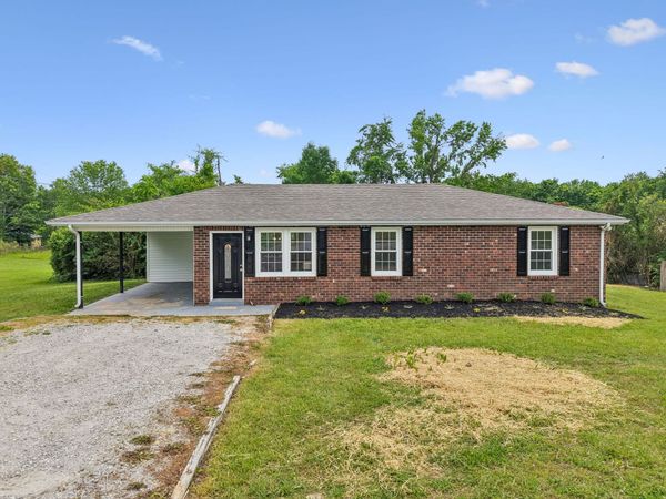 1306 Allen Rd , Burns, TN 37029
