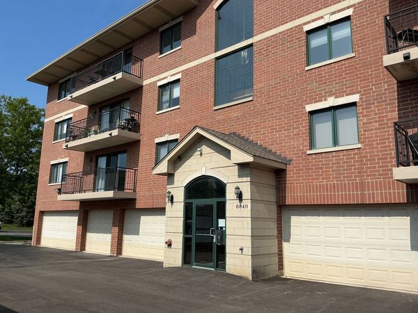 6840 W Winding Trail, Unit 301, Oak Forest, IL 60452