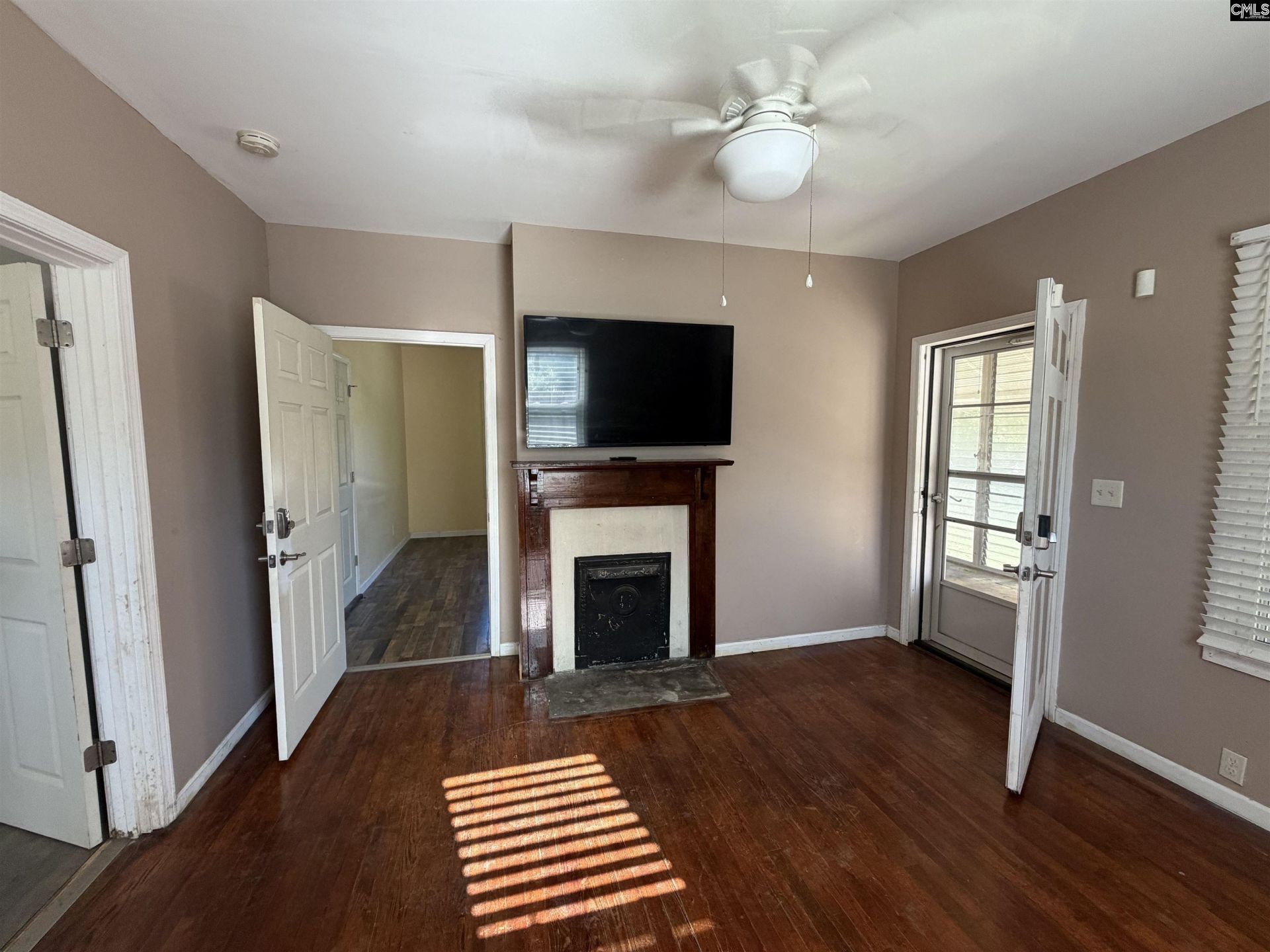 2012 Charles St  Photo 4