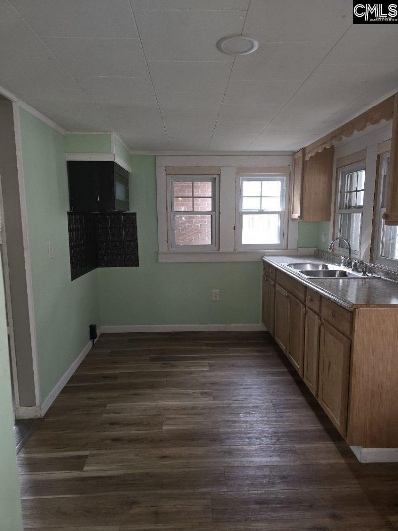 2012 Charles St  Photo 9