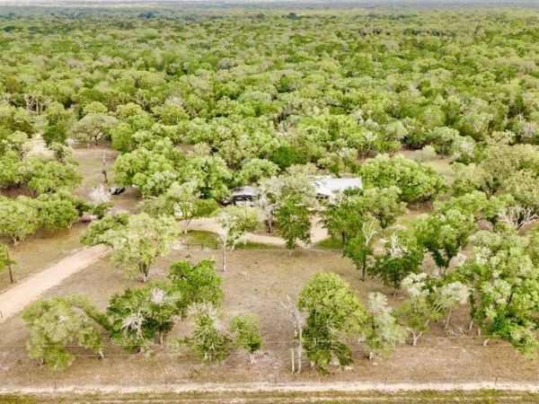 991 County Road 130, Edna, TX 77957