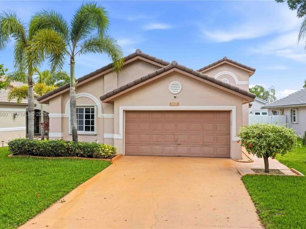 17655 SW 6th Street, Pembroke Pines, FL 33029
