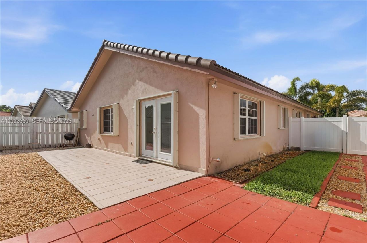 17655 SW 6th Street, Pembroke Pines, FL 33029 Photo