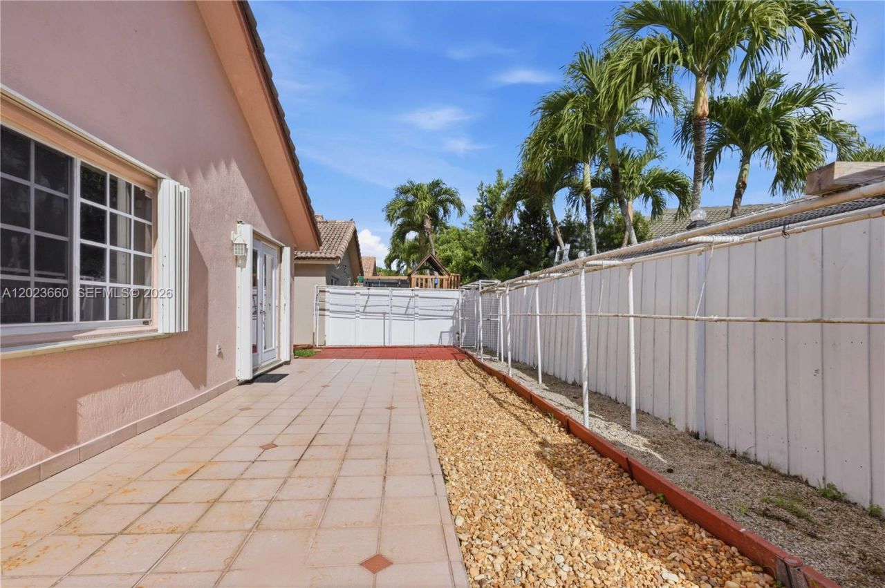 17655 SW 6th Street, Pembroke Pines, FL 33029 Photo