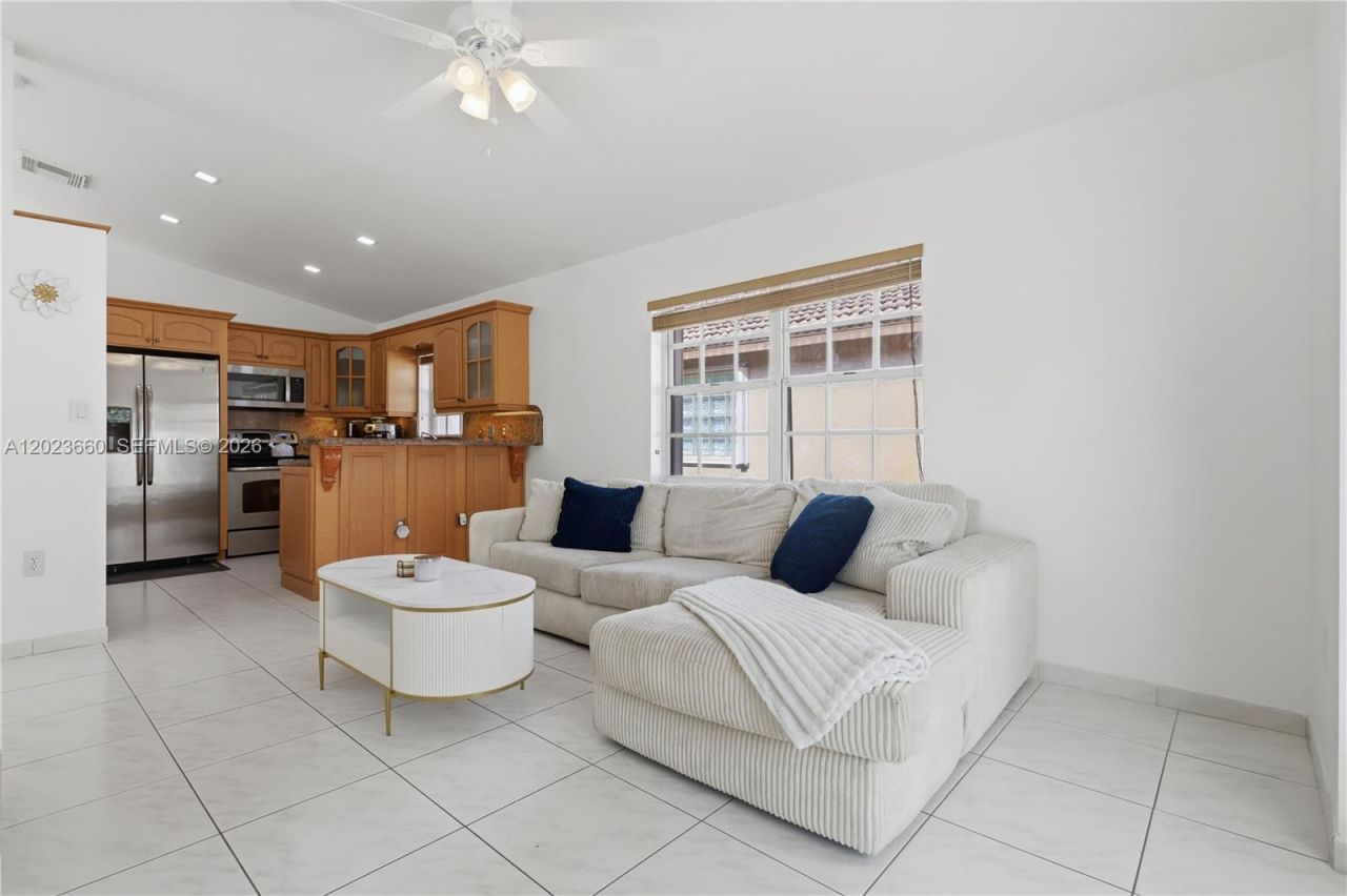 17655 SW 6th Street, Pembroke Pines, FL 33029 Photo