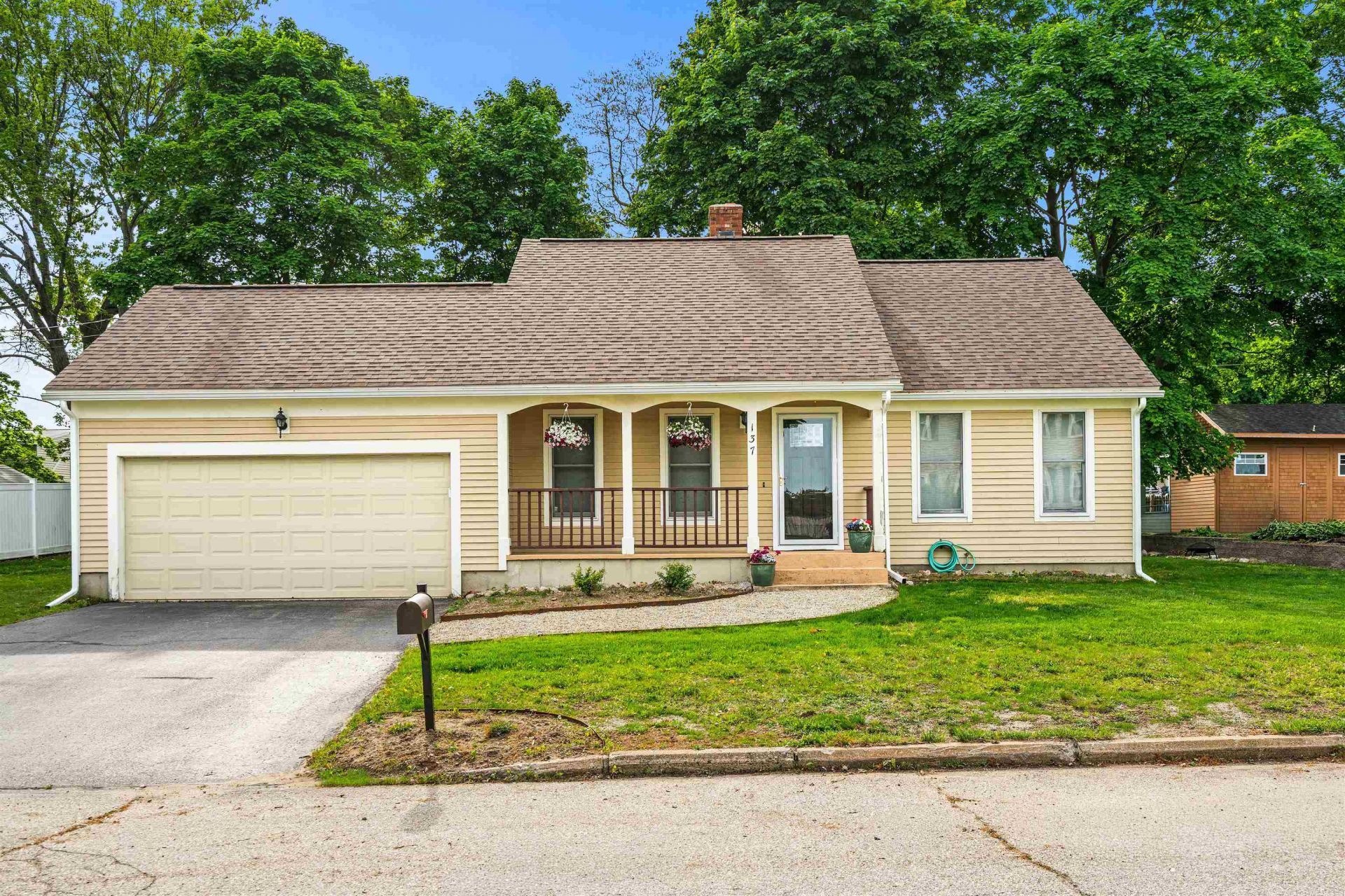 137 Wedgewood Lane, Manchester, NH 03109 Main Photo
