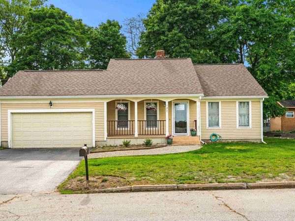137 Wedgewood Lane, Manchester, NH 03109