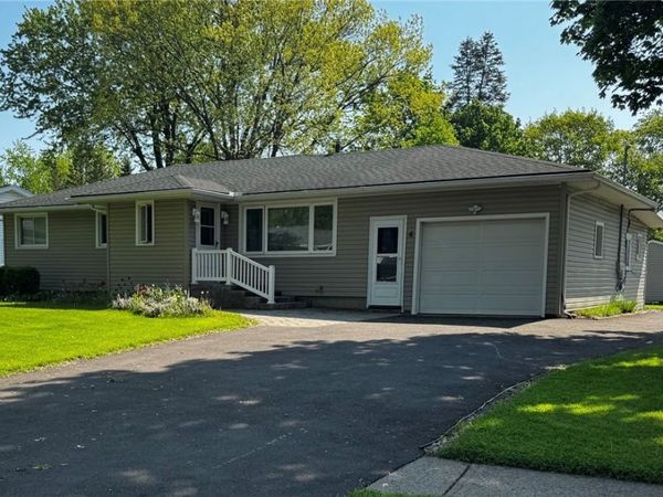4 Capri Drive , Rochester, NY 14624
