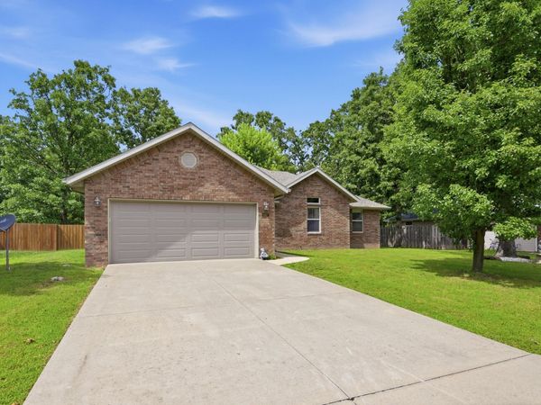 1027 Nickolas Street, Aurora, MO 65605