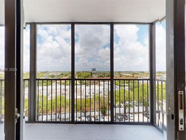 20100 W Country Club Dr, Unit 801, Aventura, FL 33180