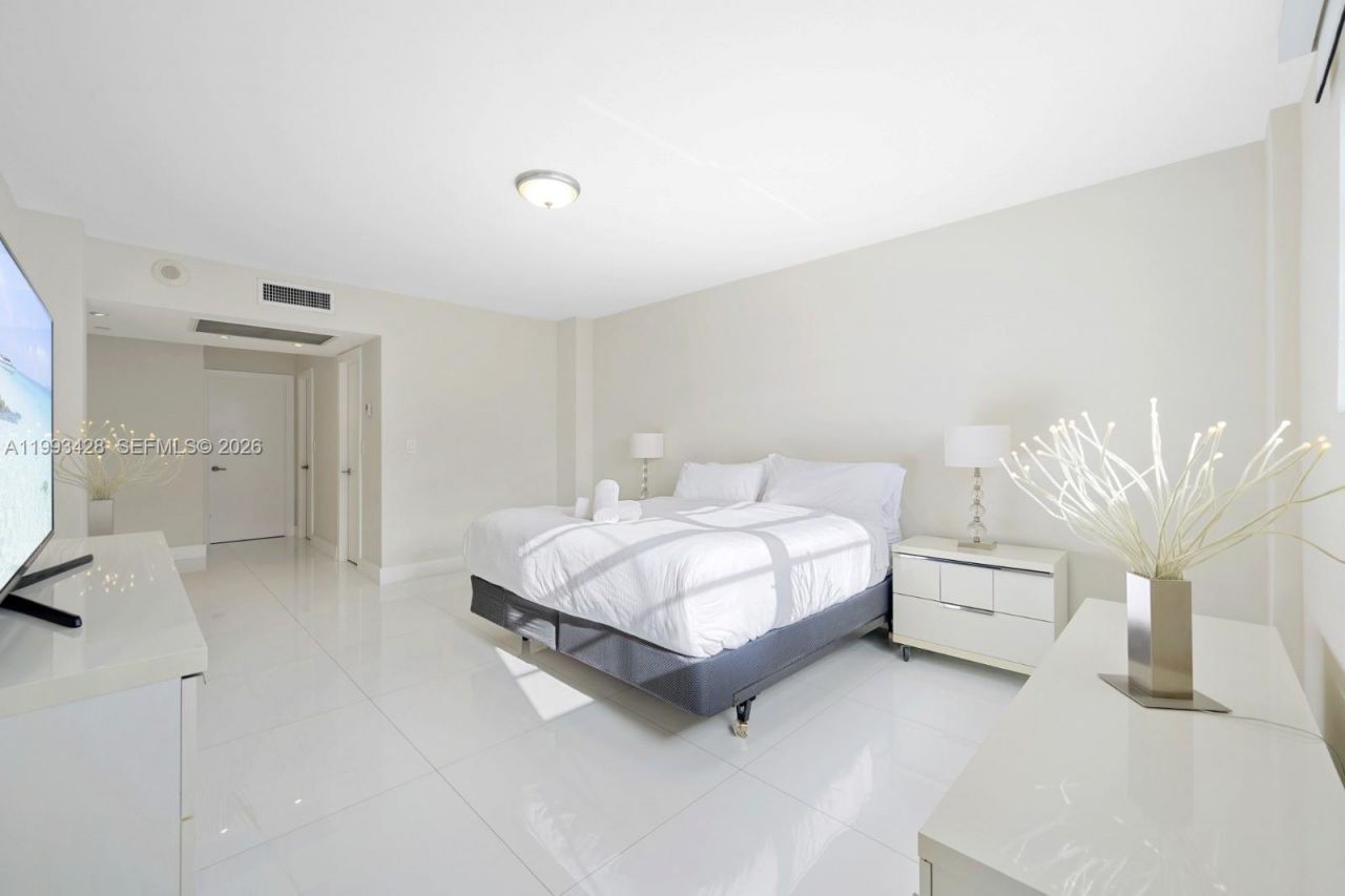 19370 Collins Ave , Unit 916, Sunny Isles Beach, FL 33160 Photo