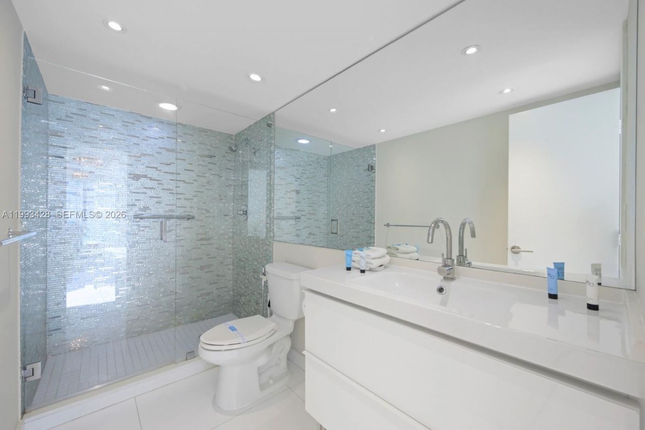 19370 Collins Ave , Unit 916, Sunny Isles Beach, FL 33160 Photo
