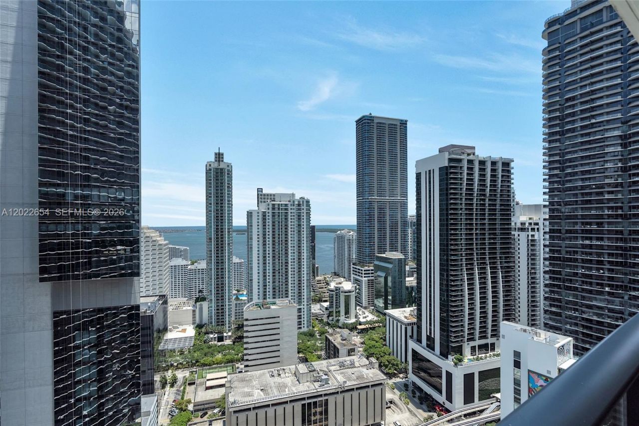 45 SW 9th St , Unit 3502, Miami, FL 33130 Photo