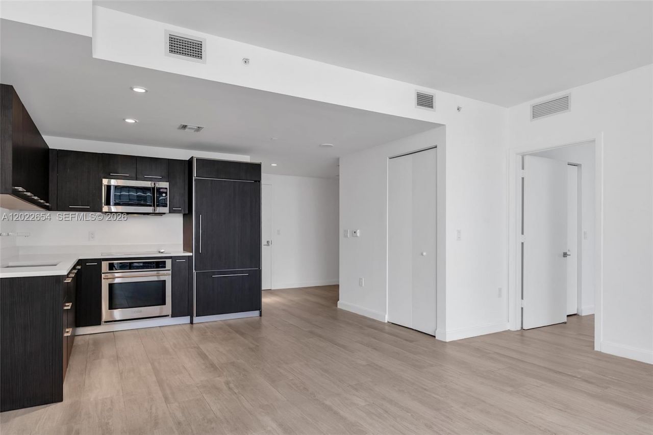 45 SW 9th St , Unit 3502, Miami, FL 33130 Photo