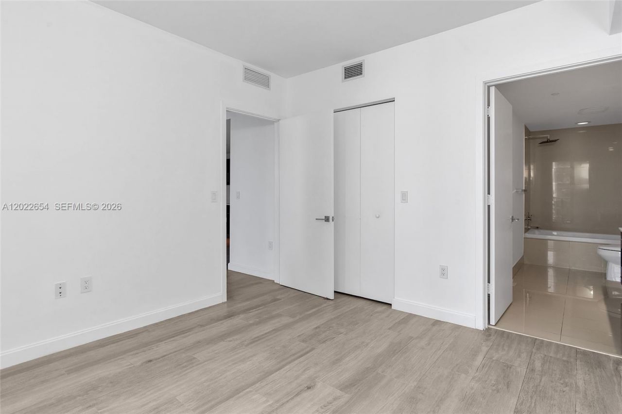 45 SW 9th St , Unit 3502, Miami, FL 33130 Photo