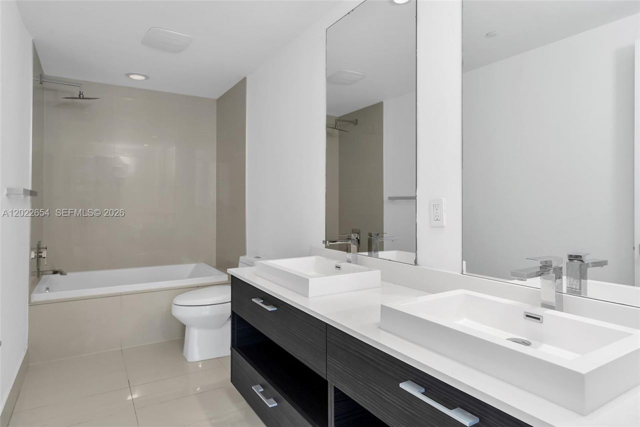 45 SW 9th St , Unit 3502, Miami, FL 33130 Photo