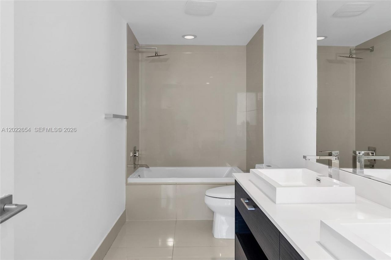 45 SW 9th St , Unit 3502, Miami, FL 33130 Photo