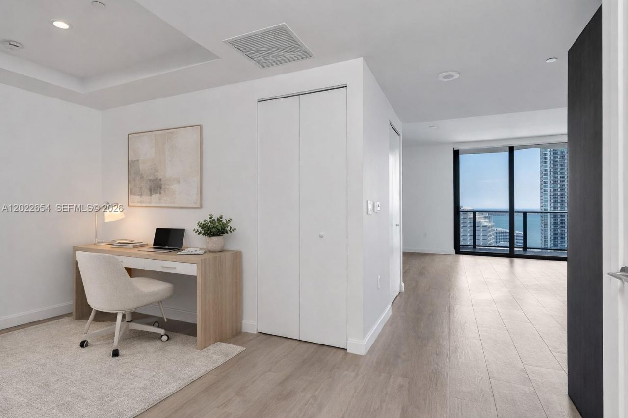 45 SW 9th St , Unit 3502, Miami, FL 33130 Photo