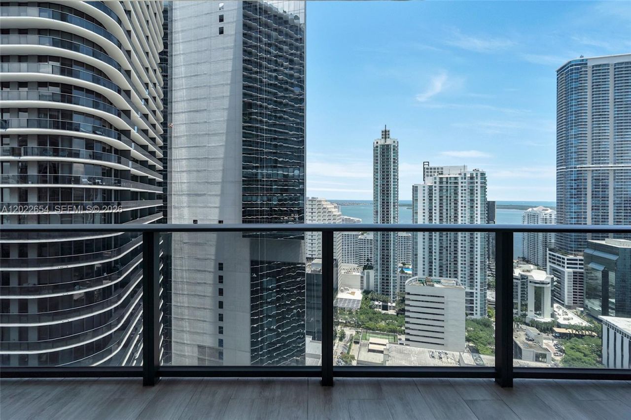 45 SW 9th St , Unit 3502, Miami, FL 33130 Photo