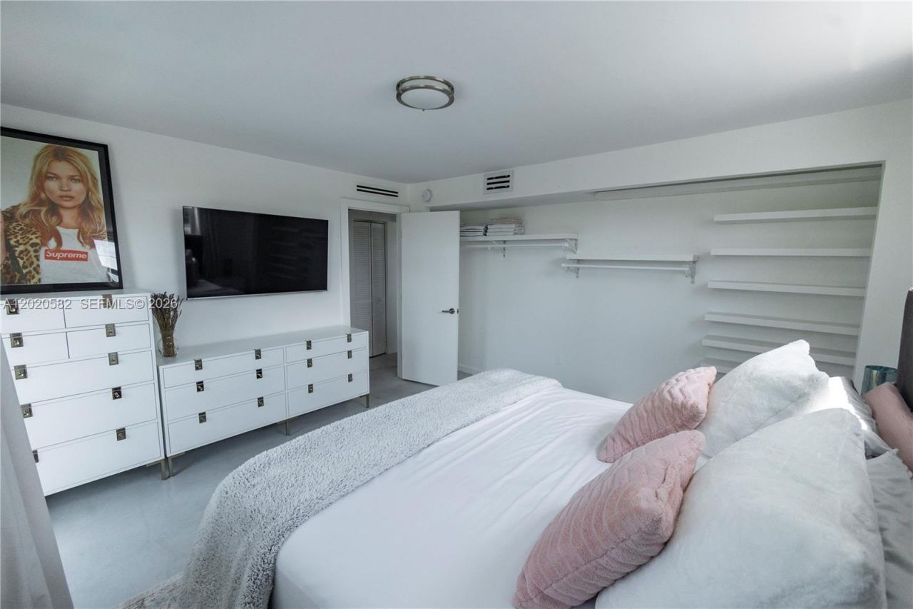 301 Jefferson Ave , Unit 4E, Miami Beach, FL 33139 Photo
