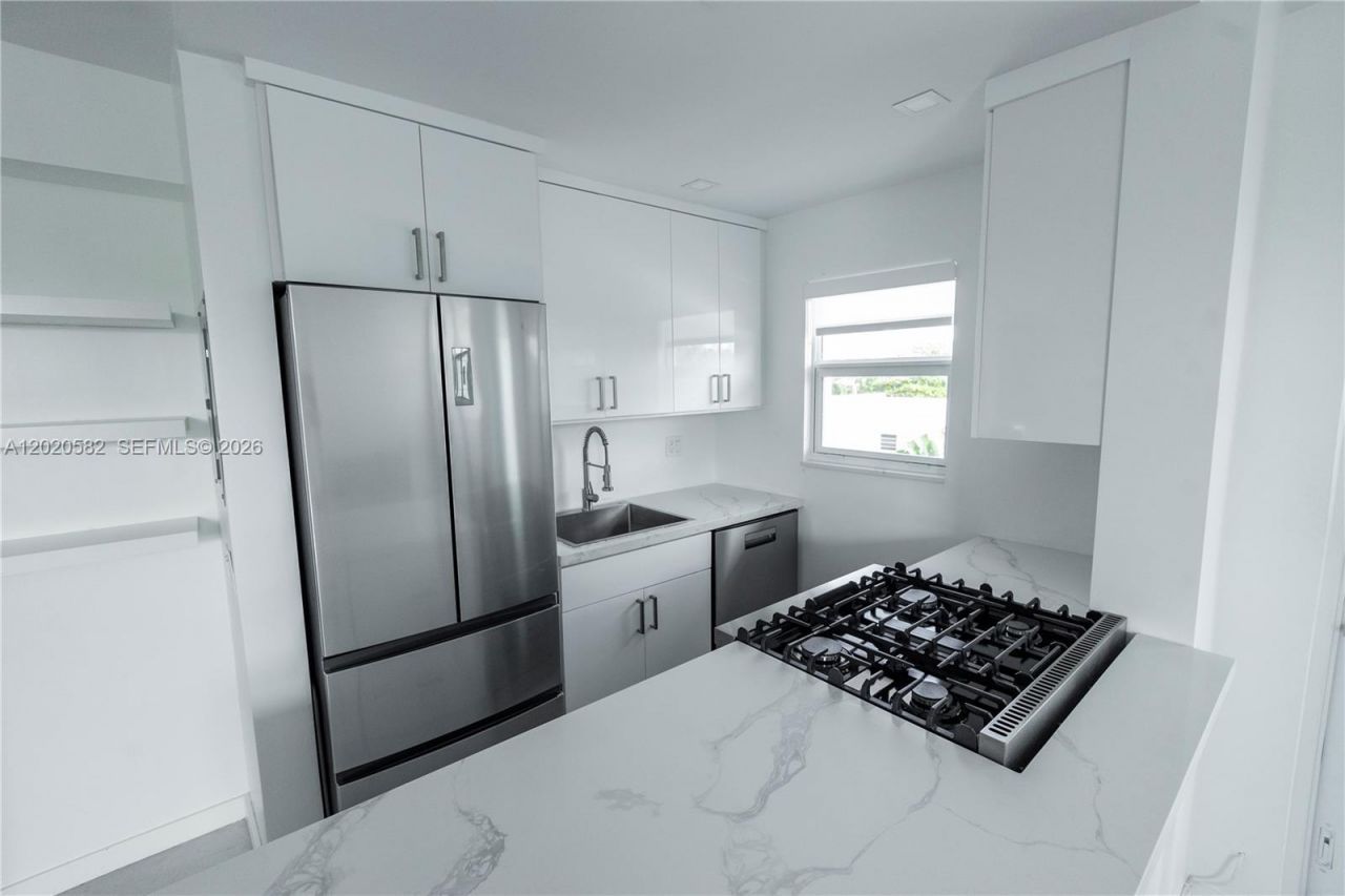 301 Jefferson Ave , Unit 4E, Miami Beach, FL 33139 Photo