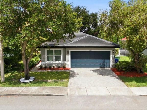 2181 NW 162nd Ter , Pembroke Pines, FL 33028