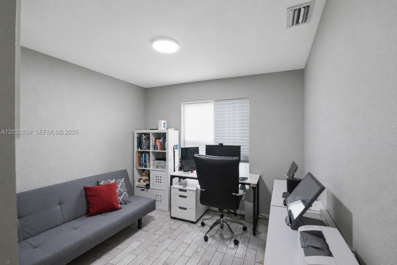 2181 NW 162nd Ter, Pembroke Pines, FL 33028 Photo