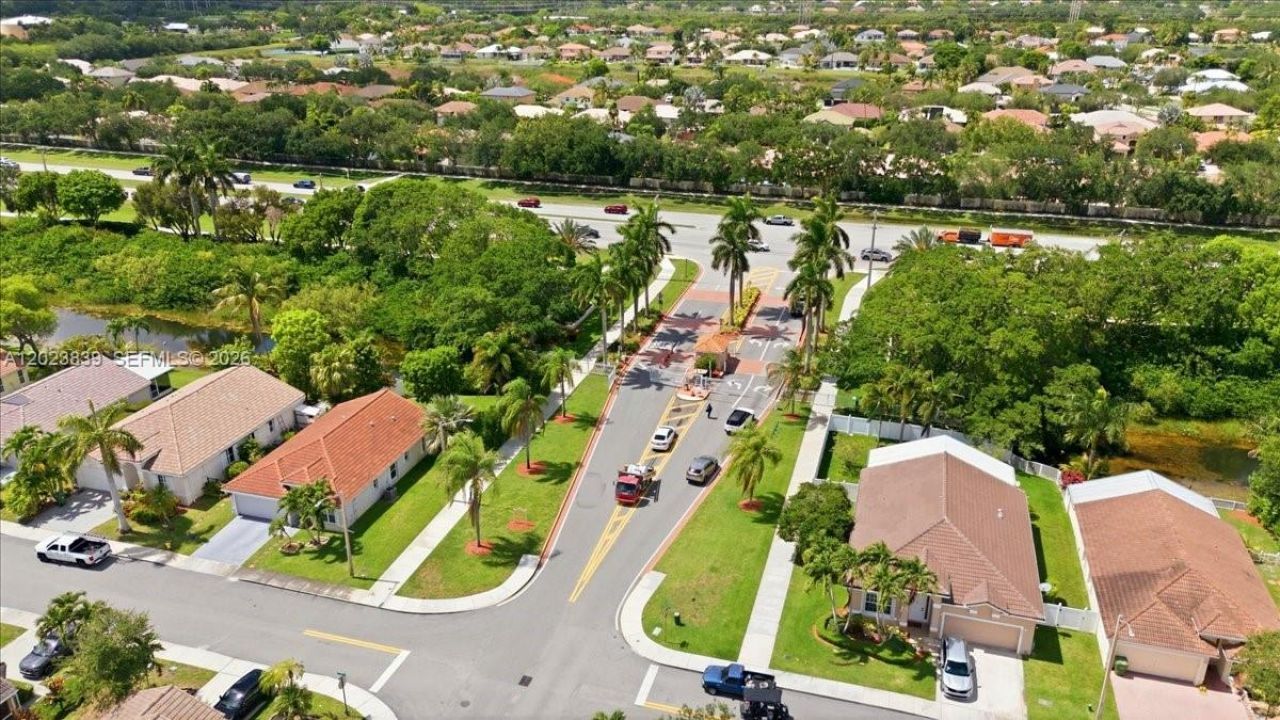 2181 NW 162nd Ter, Pembroke Pines, FL 33028 Photo
