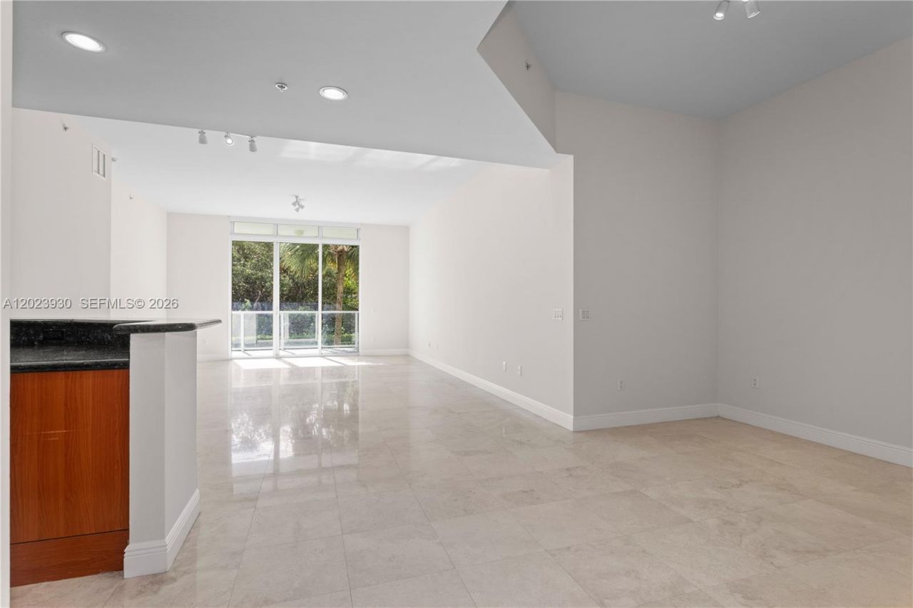 15051 Royal Oaks Ln , Unit 101, North Miami, FL 33181 Photo