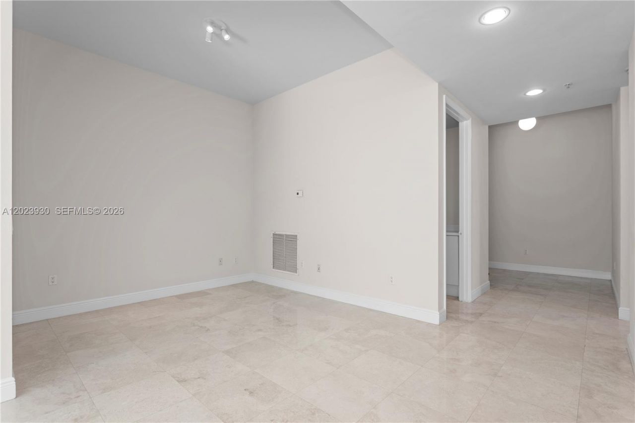 15051 Royal Oaks Ln , Unit 101, North Miami, FL 33181 Photo