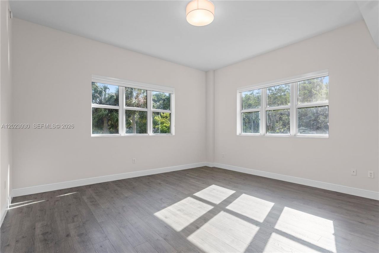 15051 Royal Oaks Ln , Unit 101, North Miami, FL 33181 Photo