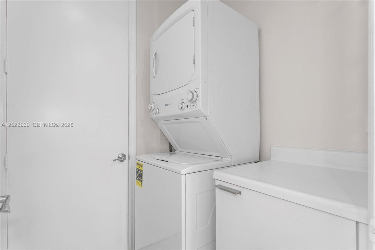 15051 Royal Oaks Ln , Unit 101, North Miami, FL 33181 Photo