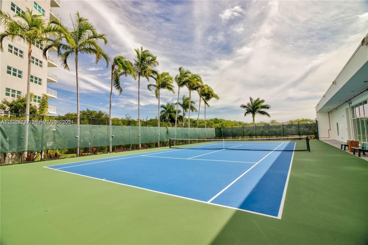 15051 Royal Oaks Ln , Unit 101, North Miami, FL 33181 Photo
