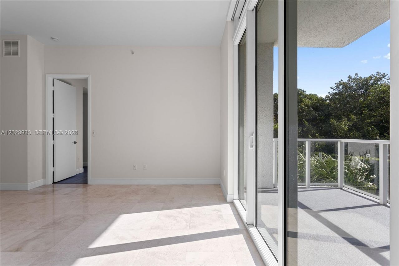 15051 Royal Oaks Ln , Unit 101, North Miami, FL 33181 Photo