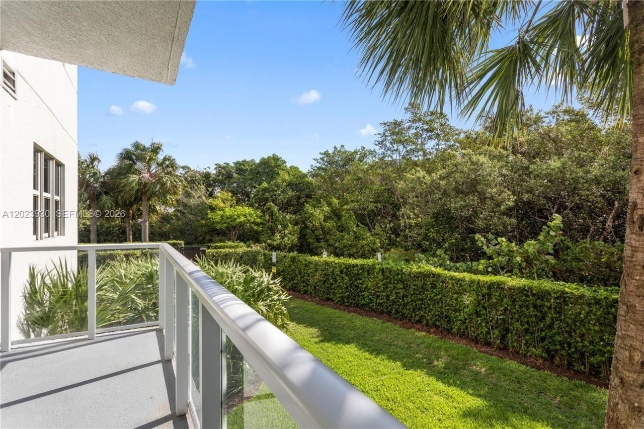 15051 Royal Oaks Ln , Unit 101, North Miami, FL 33181 Photo