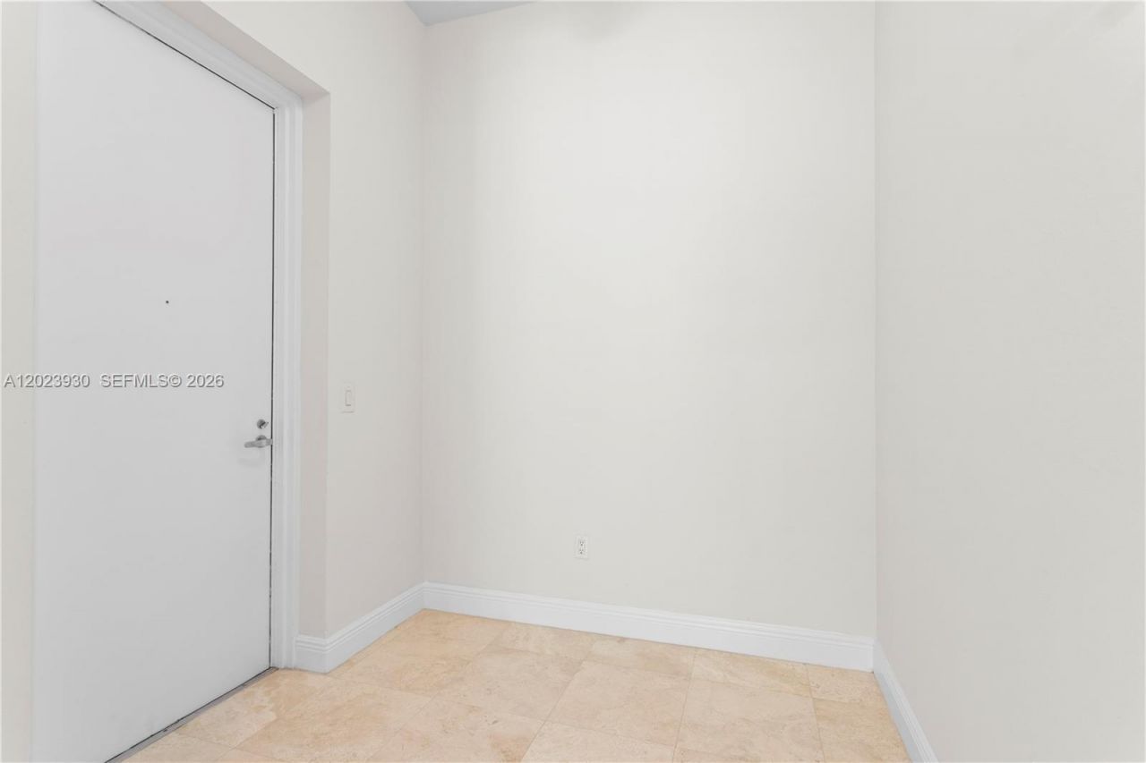 15051 Royal Oaks Ln , Unit 101, North Miami, FL 33181 Photo