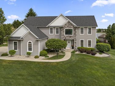 51280 Coveside Drive, Granger, IN 46530