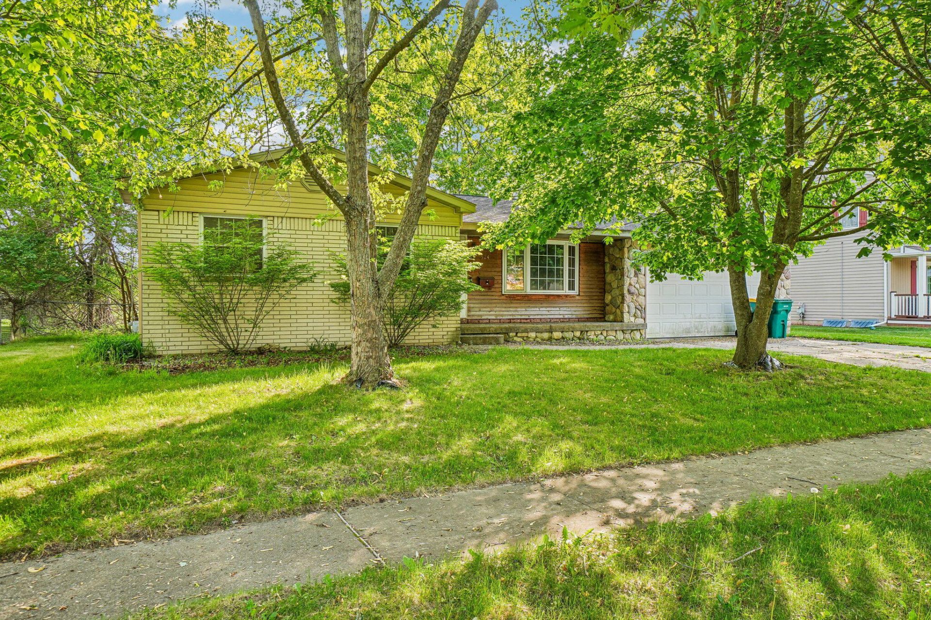 524 Winters Eave Drive, Flushing, MI 48433 Main Photo