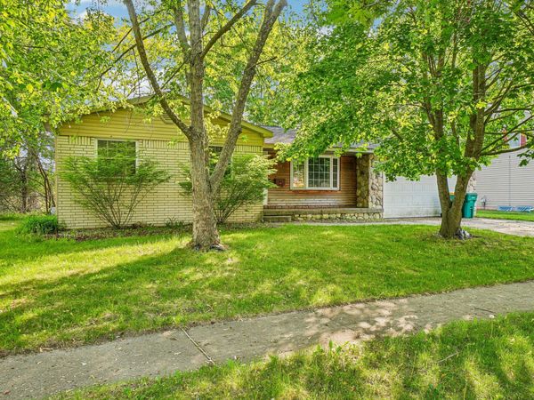 524 Winters Eave Drive, Flushing, MI 48433